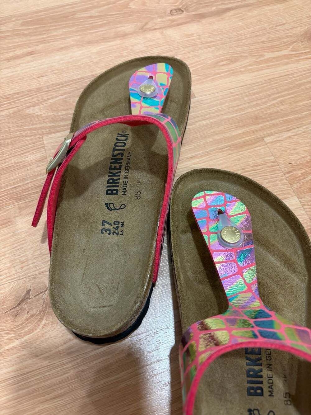 Birkenstock Gizeh Iridescent Magic Snake Sandals Size 37 - Picture 3 of 4